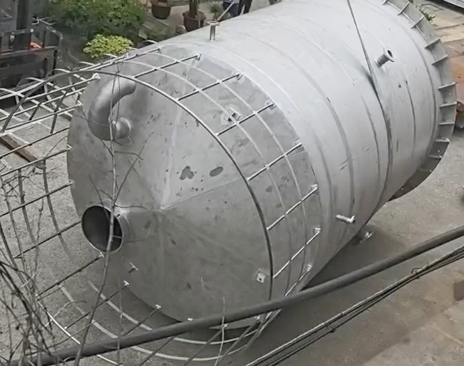 汕頭化工專(zhuān)用高標(biāo)準(zhǔn)不銹鋼氨水儲(chǔ)罐的設(shè)計(jì)與防腐處理